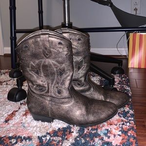 metallic cowboy boots DONATING